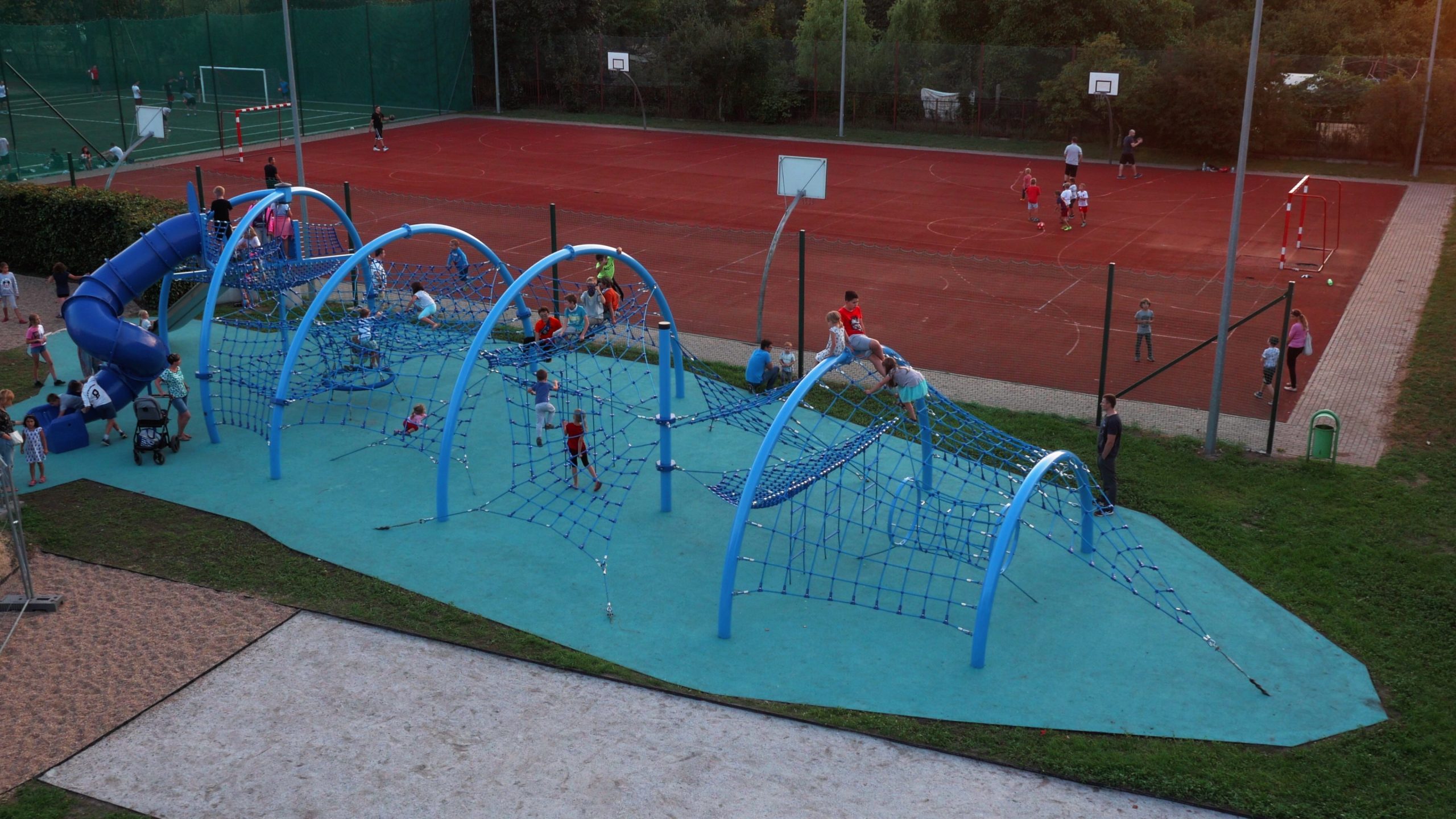 filet escalade panoramique en corde pour aire de jeux