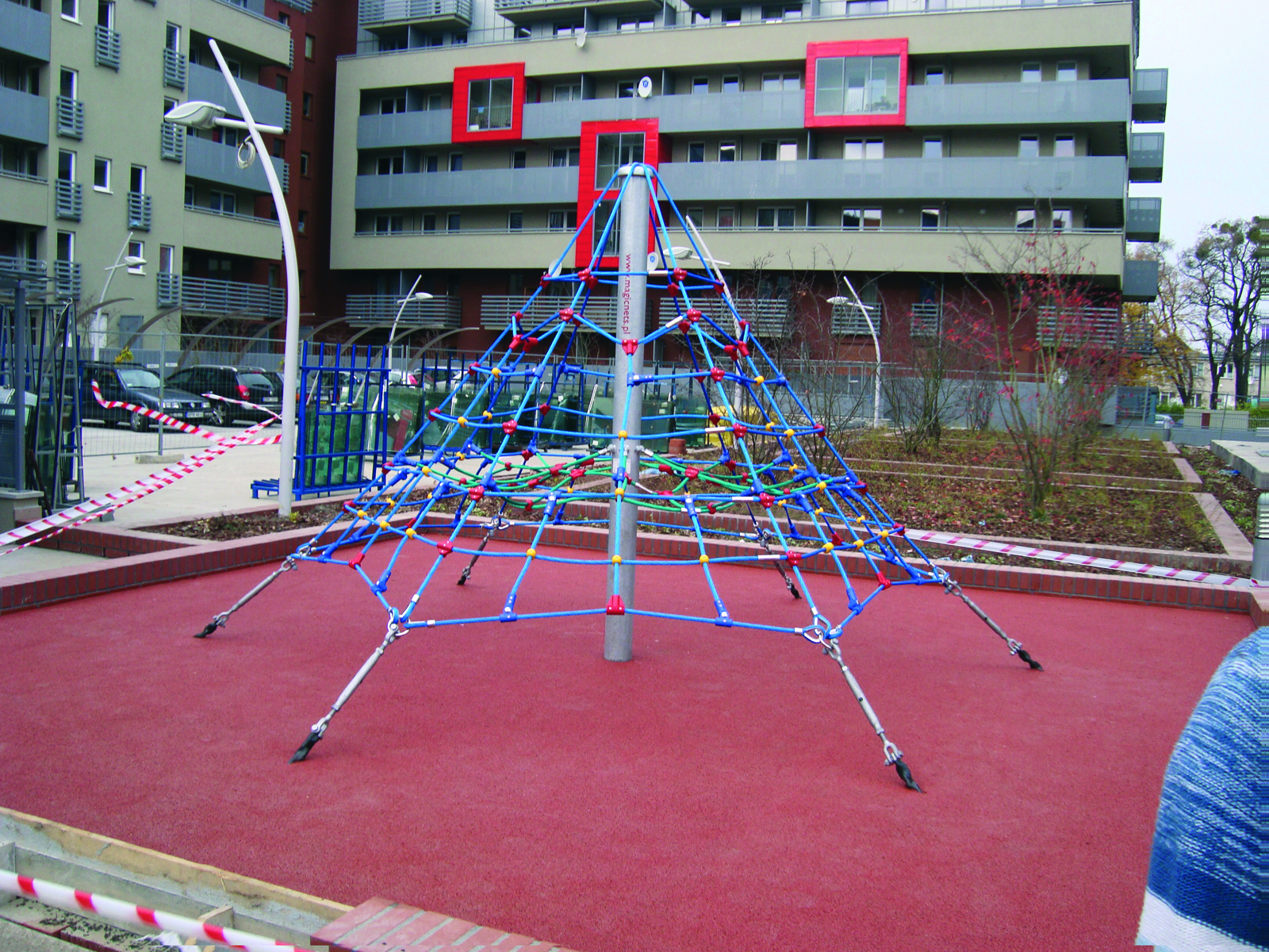 pyramide de jeu en corde 2,4 m vue detaillee 1