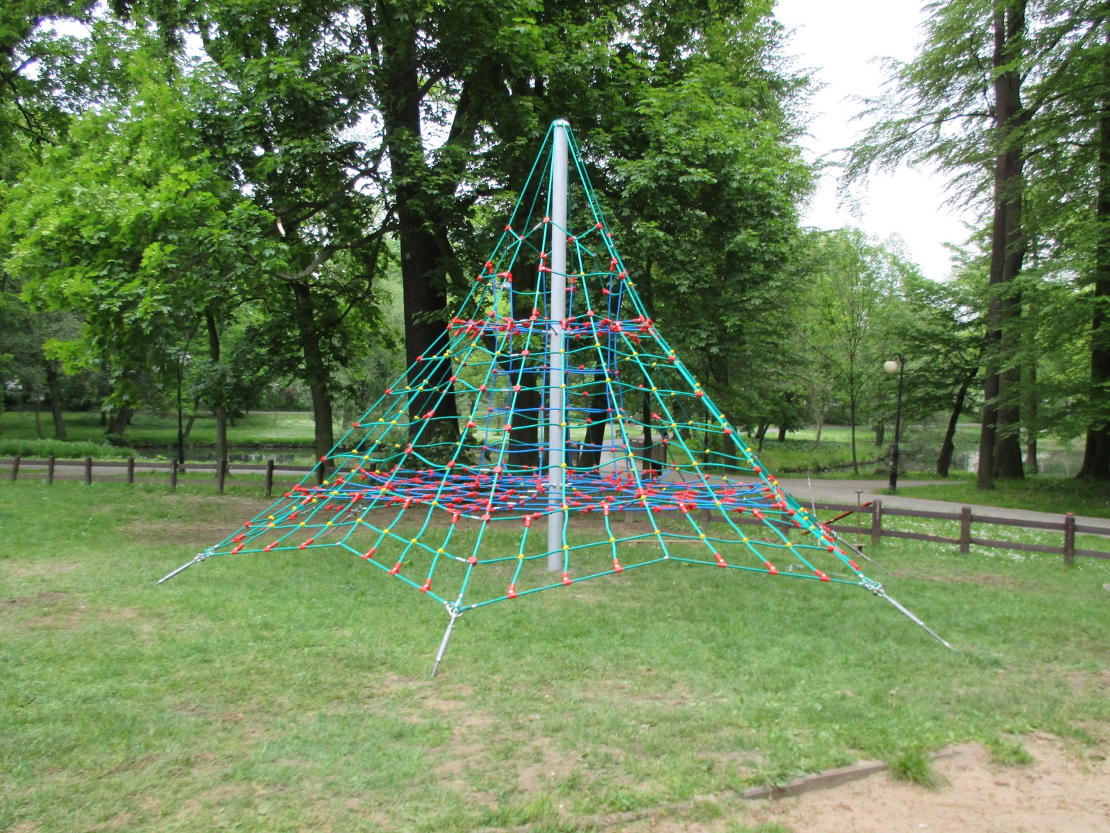 pyramide de jeu en corde 4,5 m vue detaillee 1