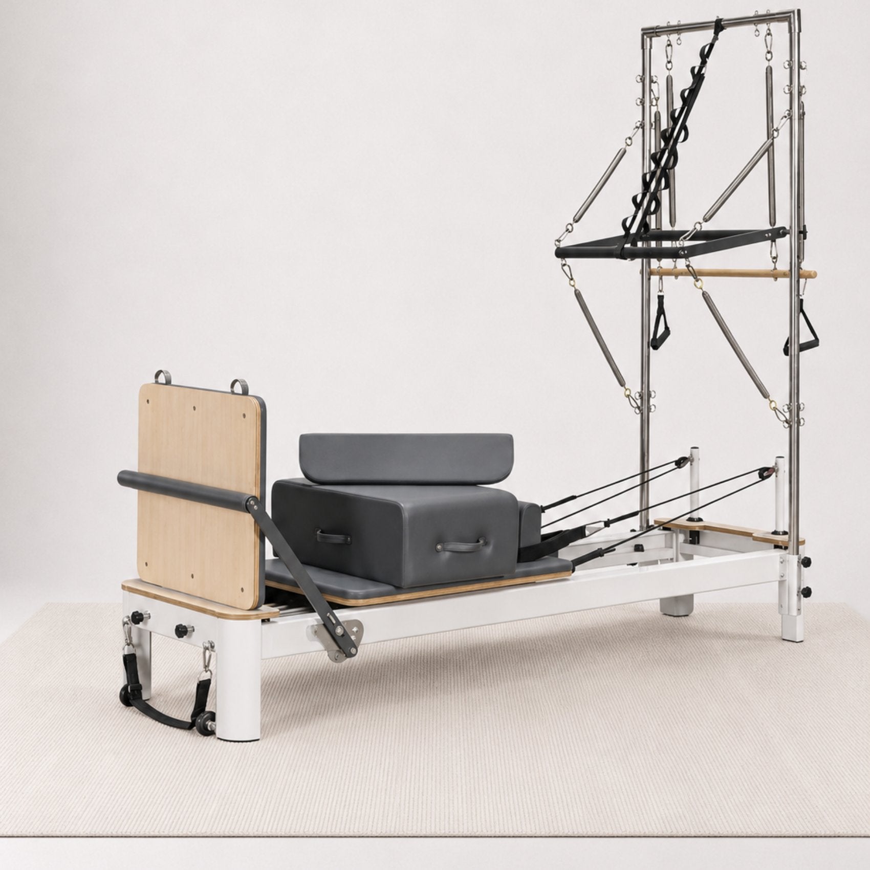 Reformer Pilates Aero avec tour, cadre aluminium anodisé, vue 1