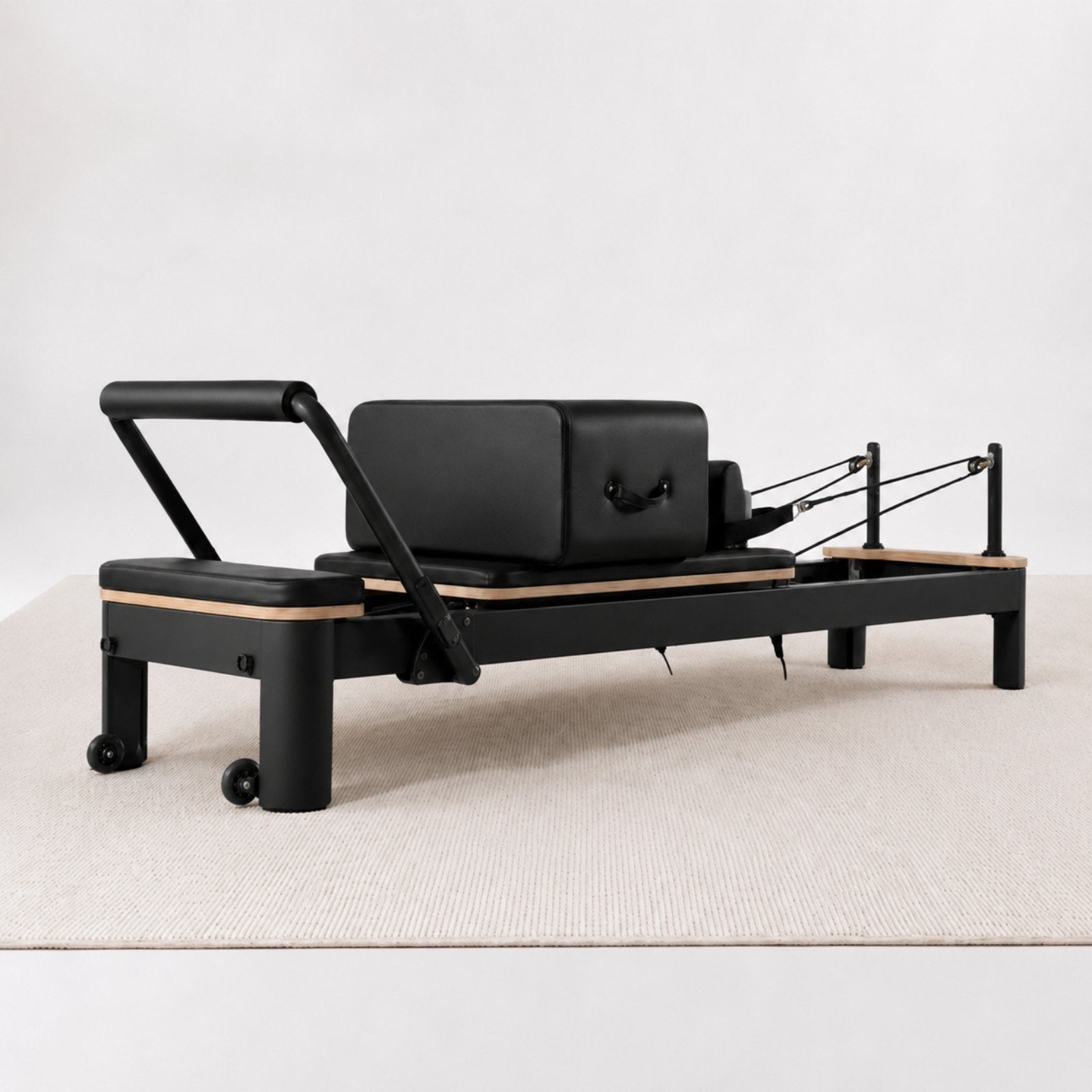 Reformer Pilates Aero Black Edition finition noire, vue 1