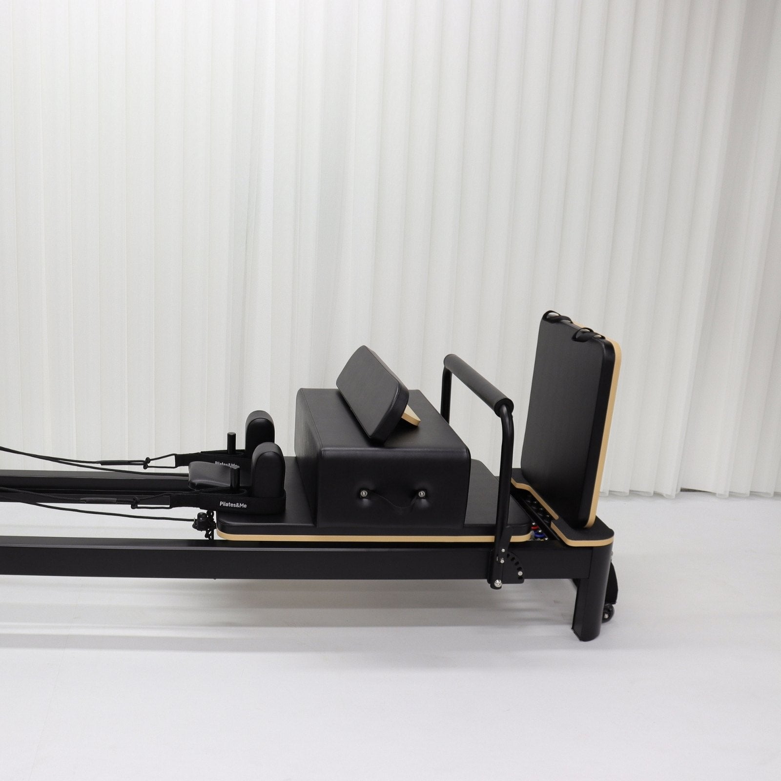 Reformer Pilates Aero Black Edition finition noire, vue 6