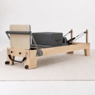 Reformer Pilates Essential en érable massif pour studio, vue 1