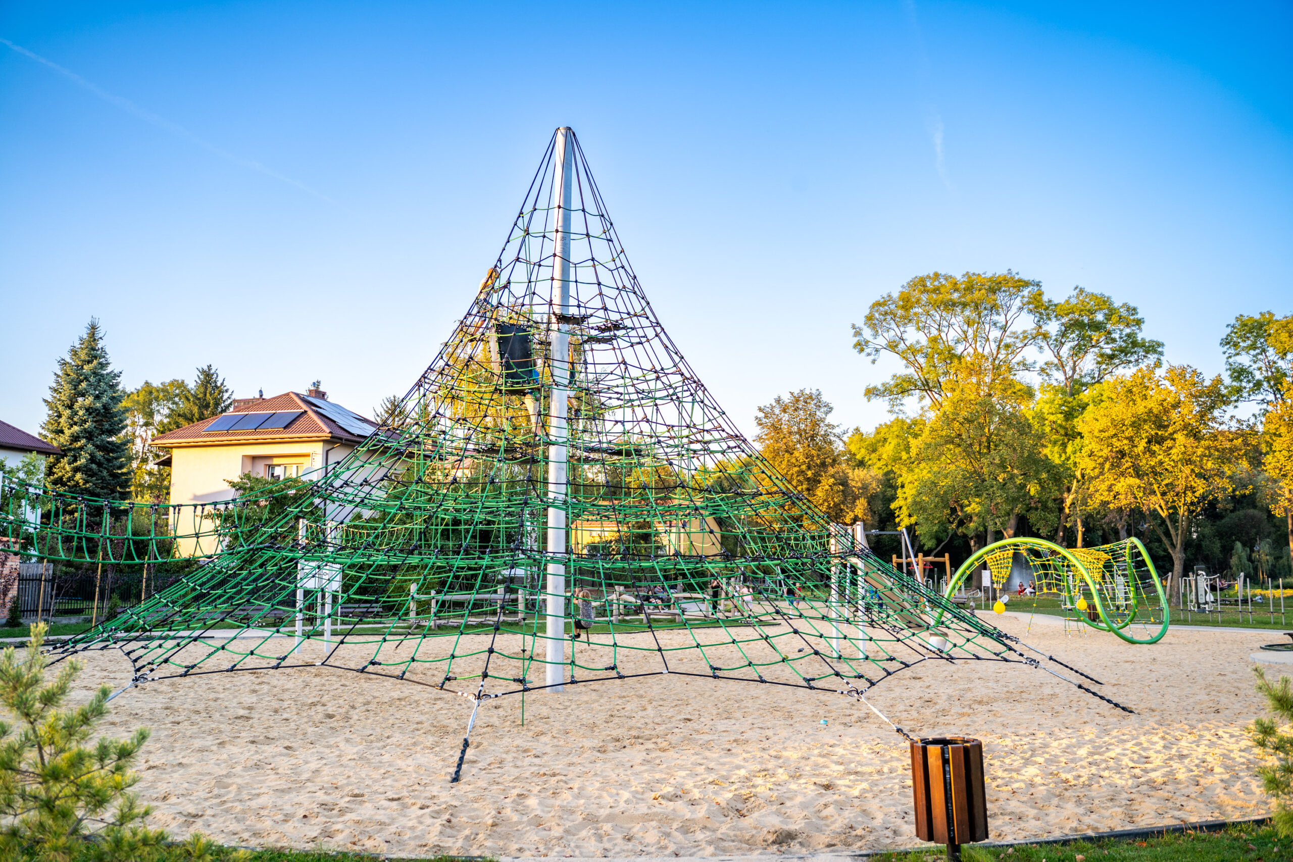 pyramide de jeu en corde 9 m vue rapprochee