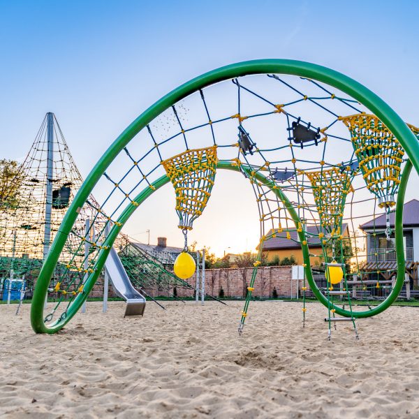 structure tubulaire de jeu evolo pour aire de jeux exterieure