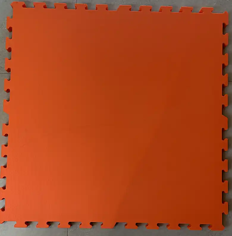 Dalle puzzle 40 mm orange vue de dessus, emboitement sur les quatre cotes